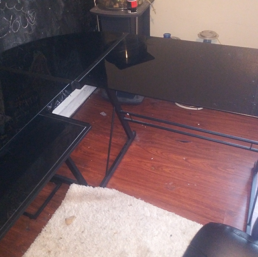 Computer desk - Picture 4 of 8